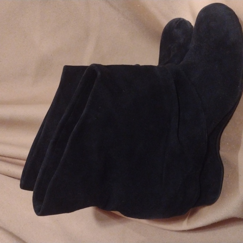 Black Suede Low Women's Boots - Picture 2 of 7